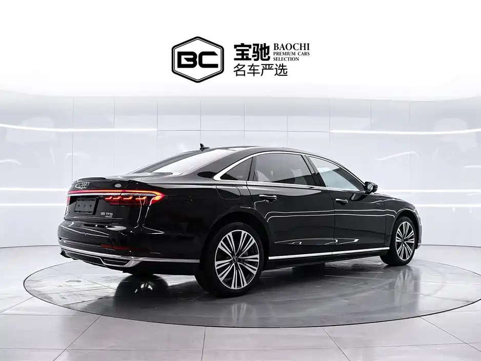 Audi A8 — фото 3