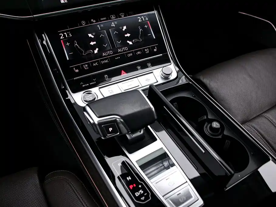Audi A8 — фото 9