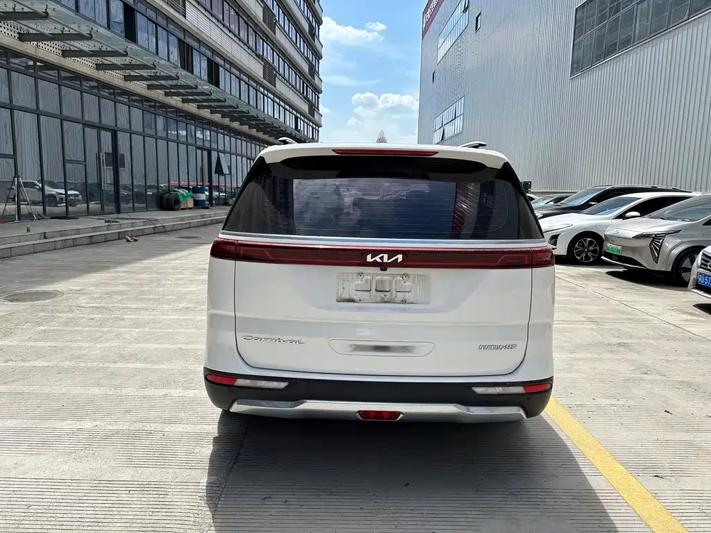 Kia Carnival — фото 5