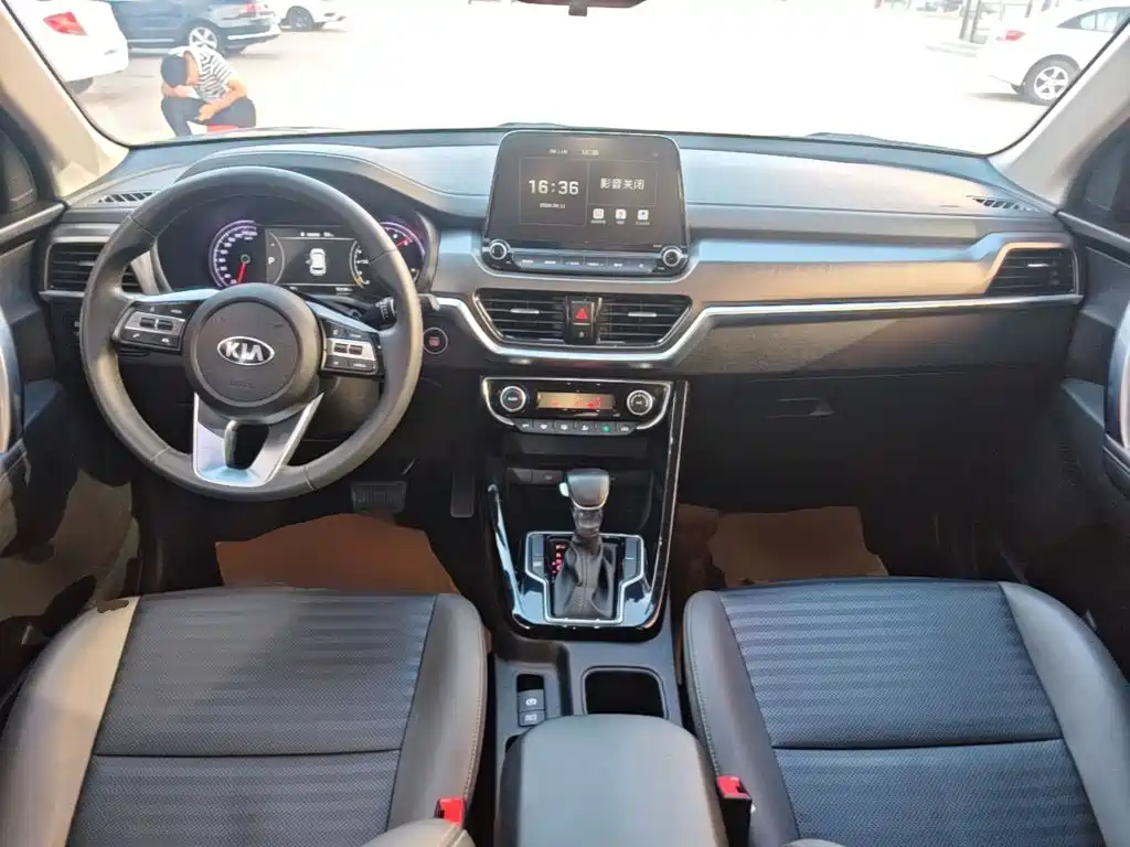 Kia Sportage — фото 10