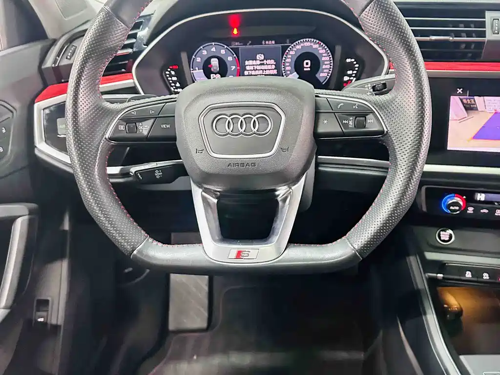 Audi Q3 Sportback — фото 13