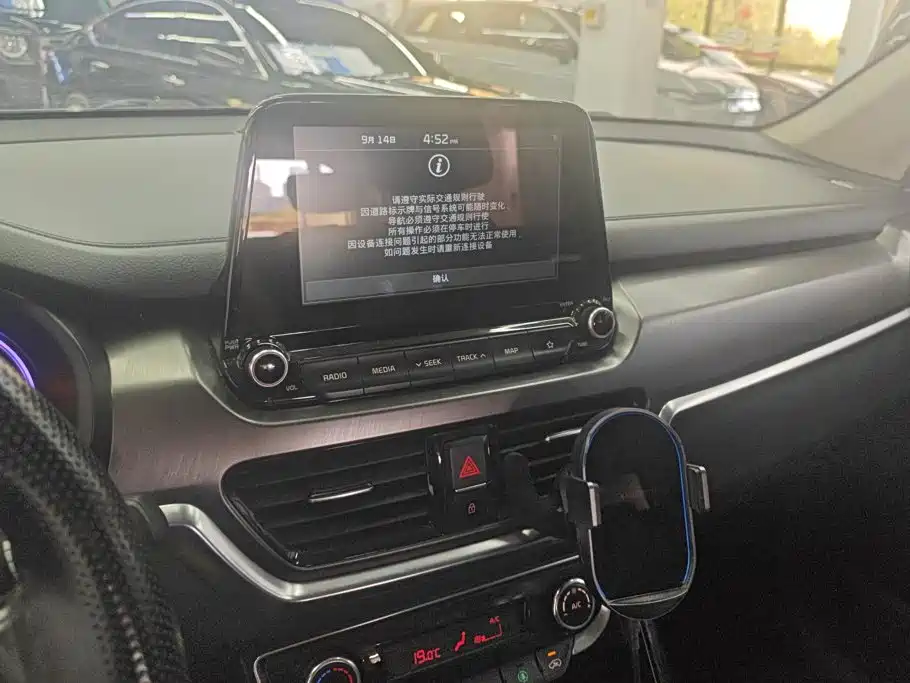 Kia Sportage — фото 13