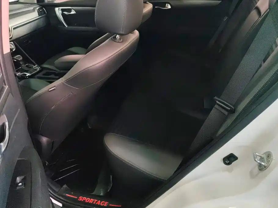 Kia Sportage — фото 11