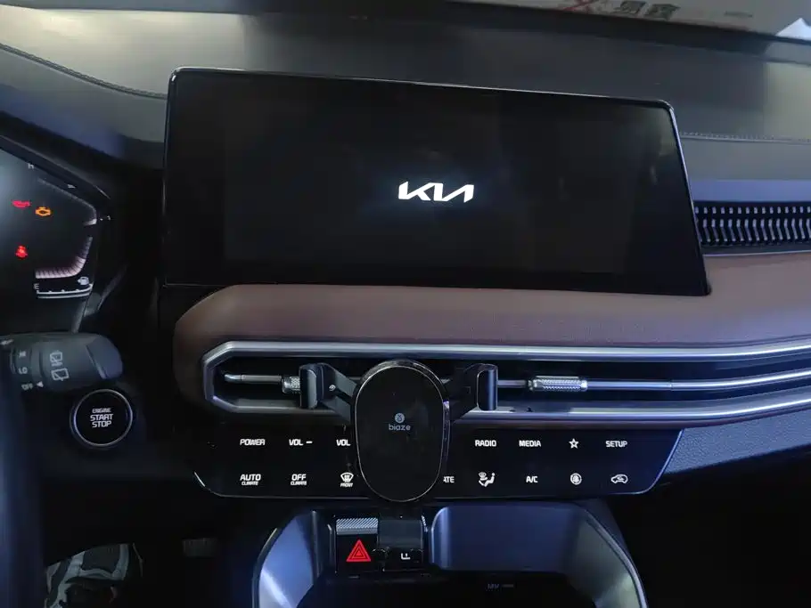 Kia Sportage — фото 13