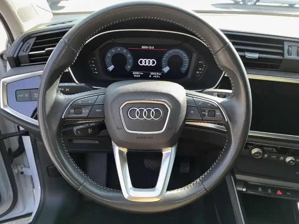 Audi Q3 — фото 10