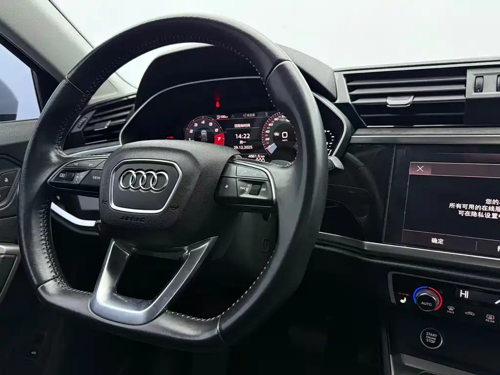 Audi Q3 — фото 11