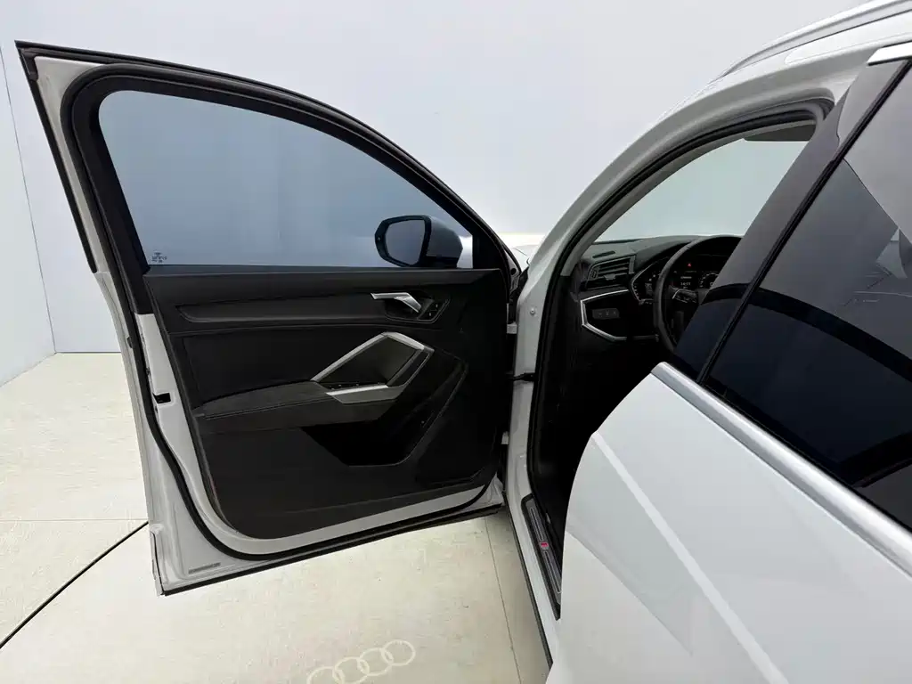 Audi Q3 — фото 19