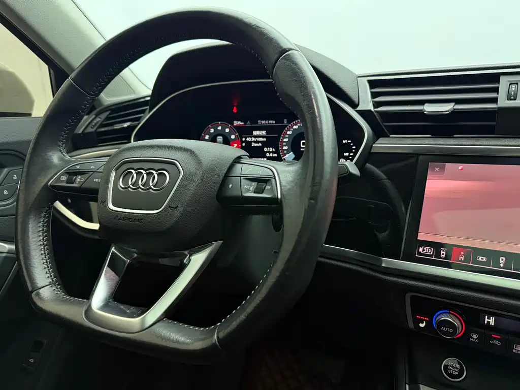 Audi Q3 — фото 17