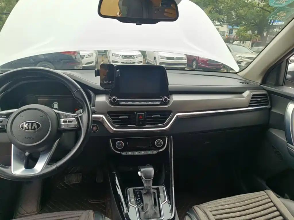 Kia Sportage — фото 13