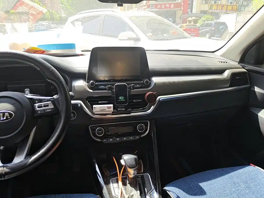 Kia Sportage — фото 13