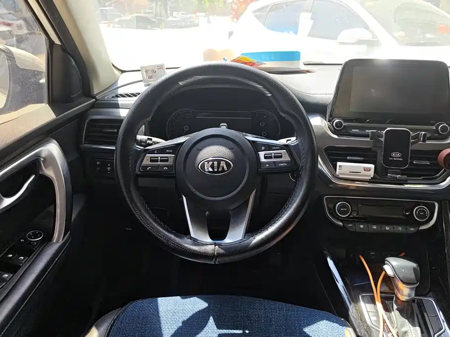 Kia Sportage — фото 15