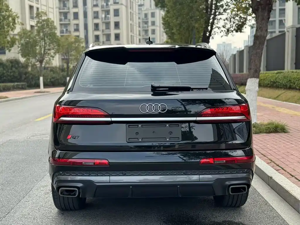 Audi Q7 — фото 14
