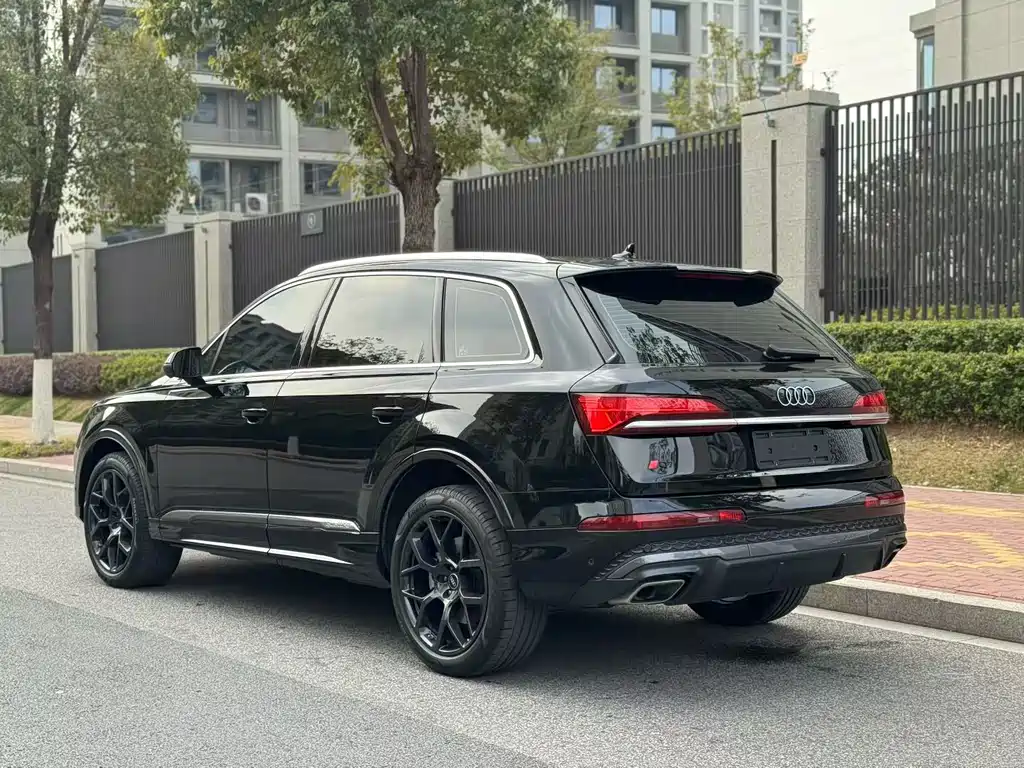 Audi Q7 — фото 15