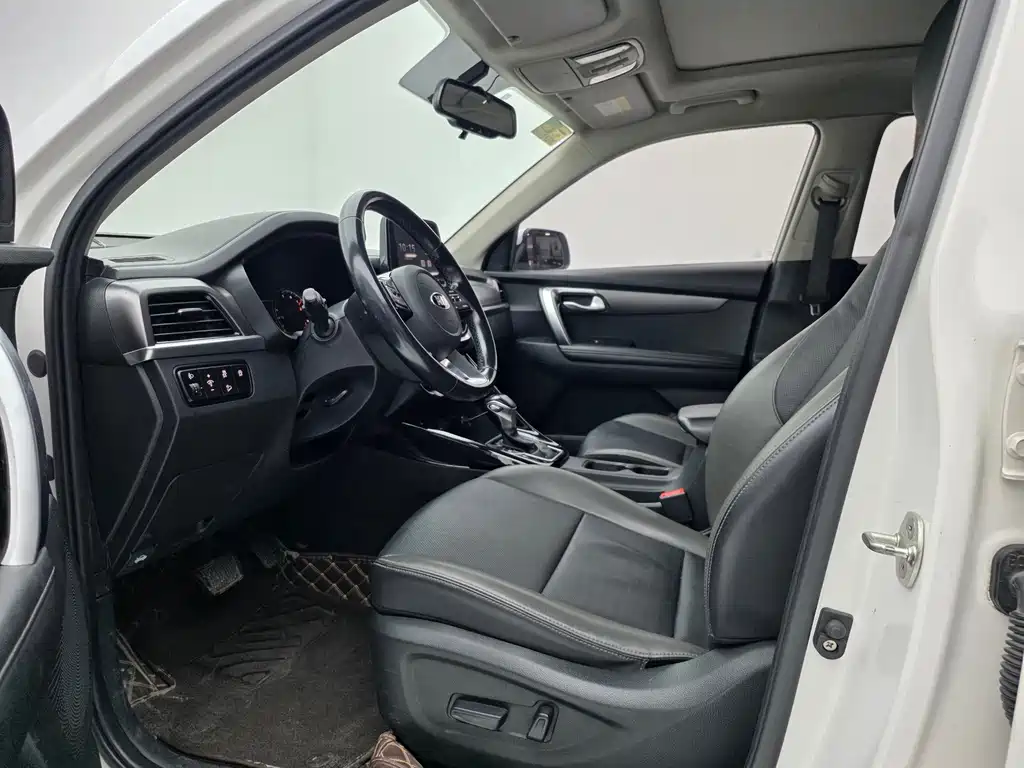 Kia Sportage — фото 8