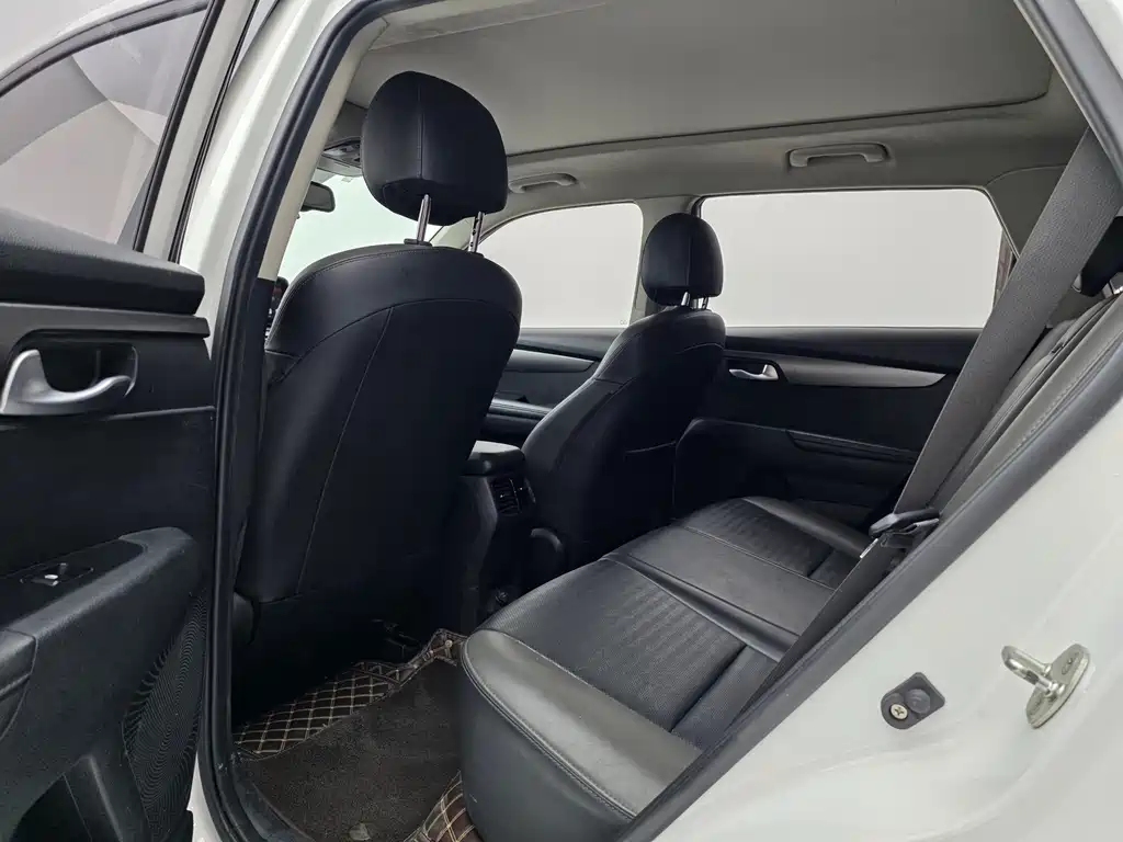 Kia Sportage — фото 9