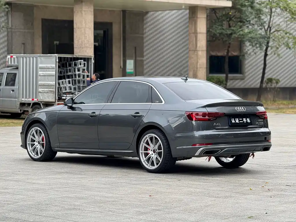 Audi A4L — фото 7