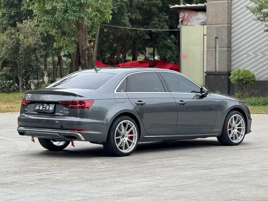 Audi A4L — фото 8