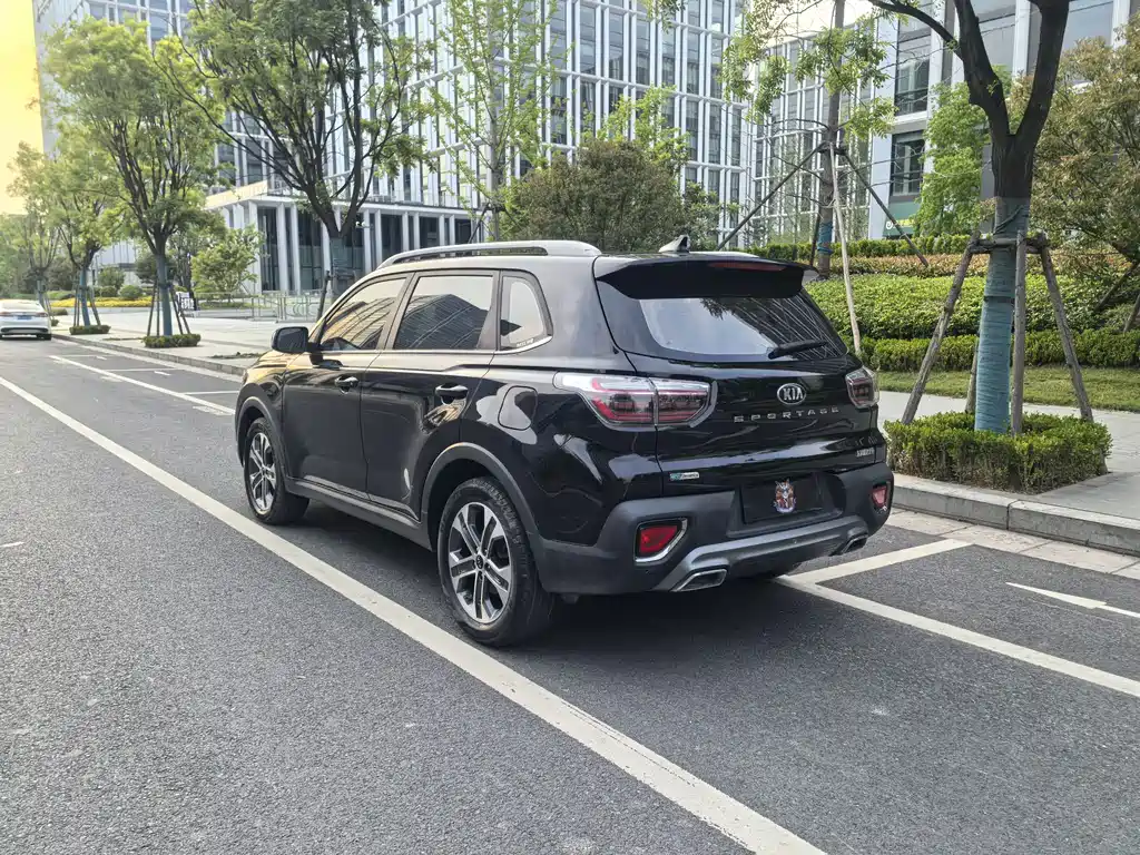 Kia Sportage — фото 6
