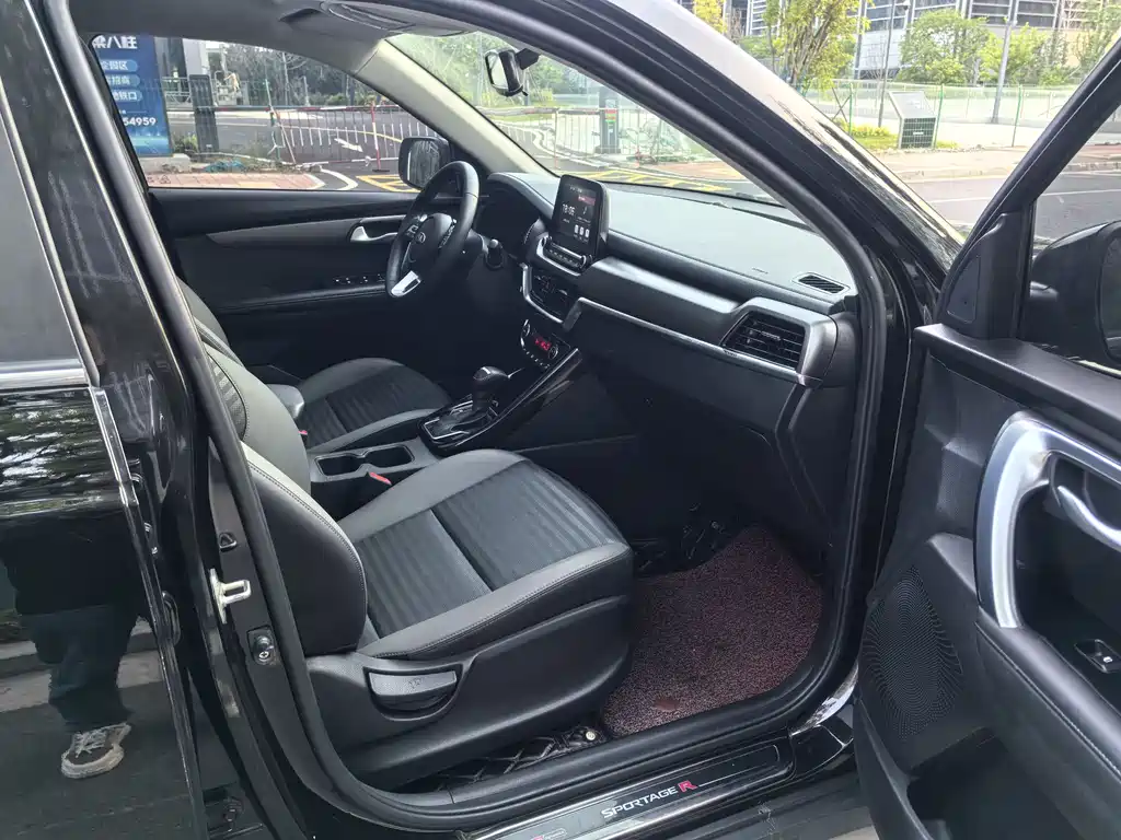 Kia Sportage — фото 8