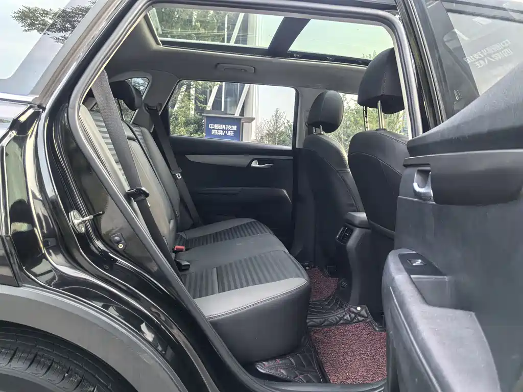 Kia Sportage — фото 9