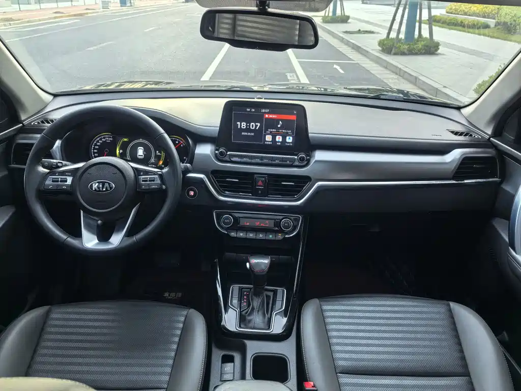 Kia Sportage — фото 10