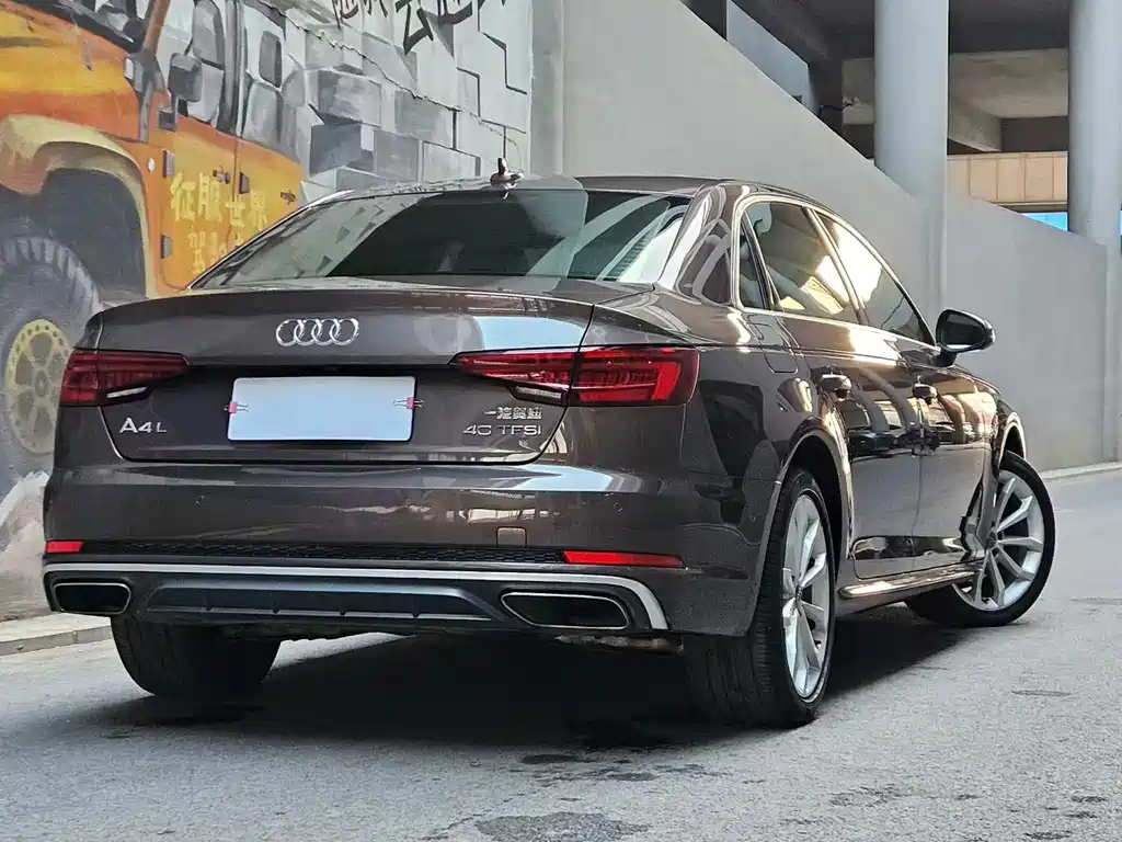 Audi A4L — фото 2