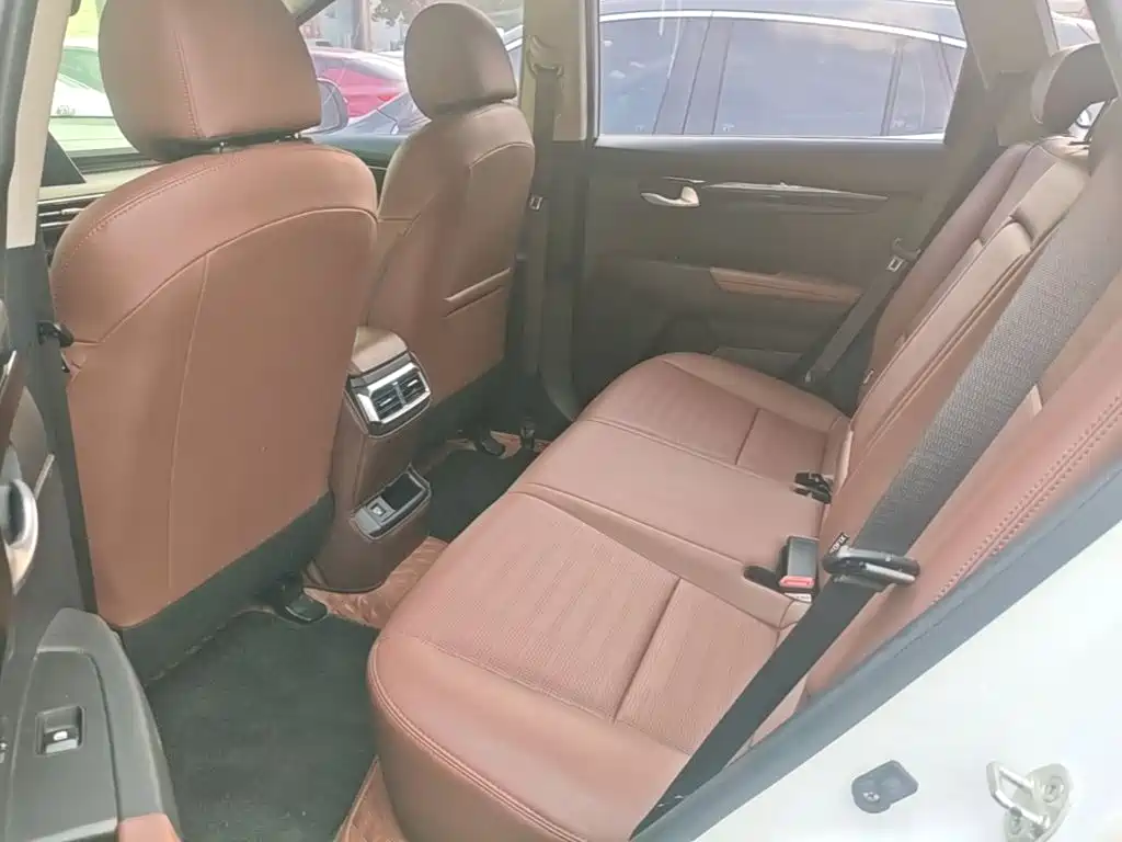 Kia Sportage — фото 13