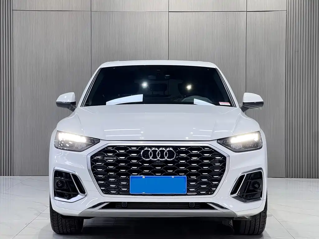 Audi Q5L Sportback — фото 2