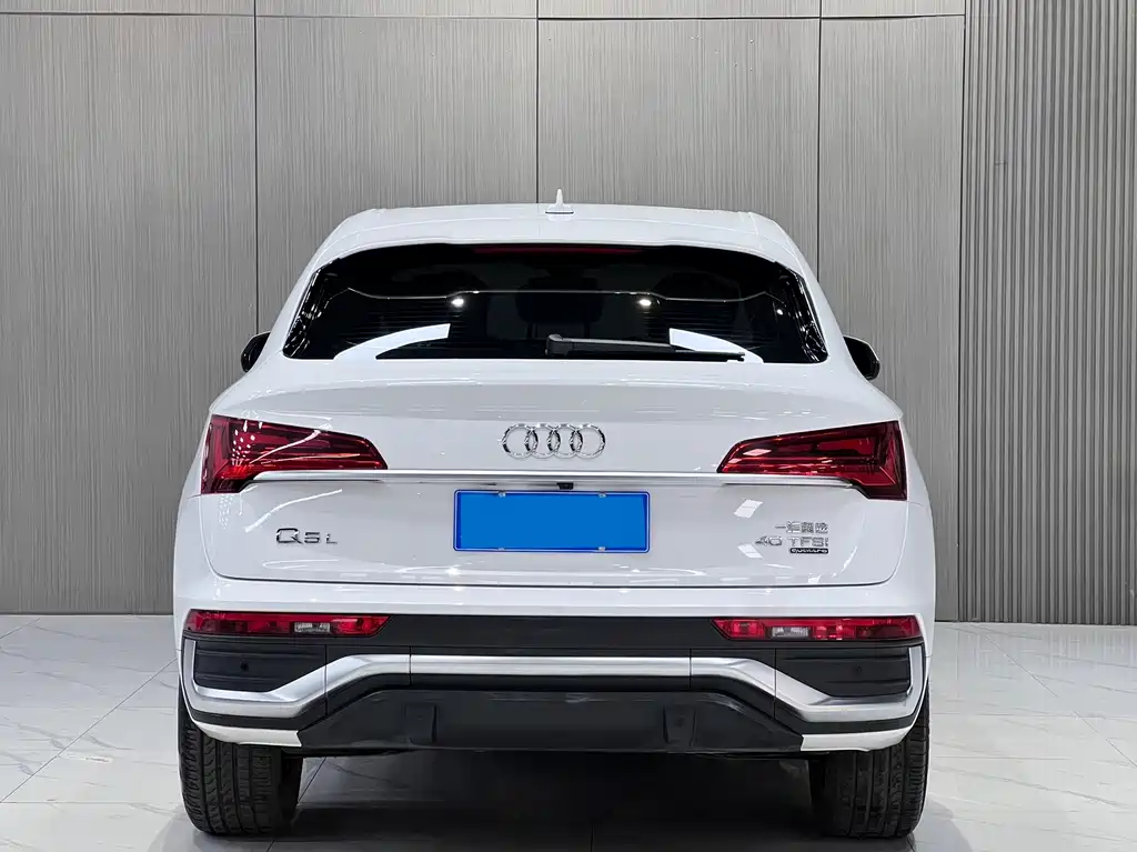 Audi Q5L Sportback — фото 4