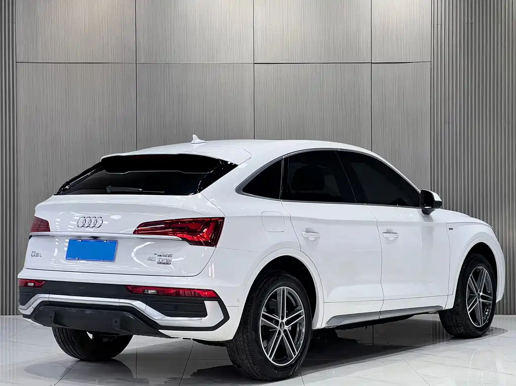 Audi Q5L Sportback — фото 5