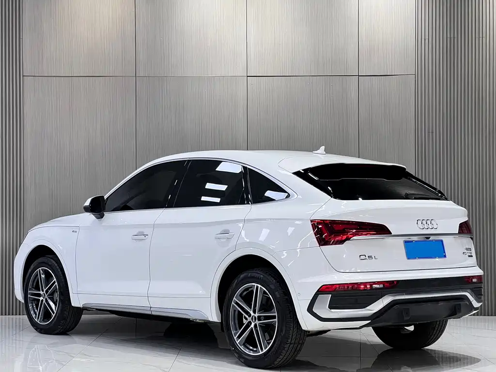 Audi Q5L Sportback — фото 6