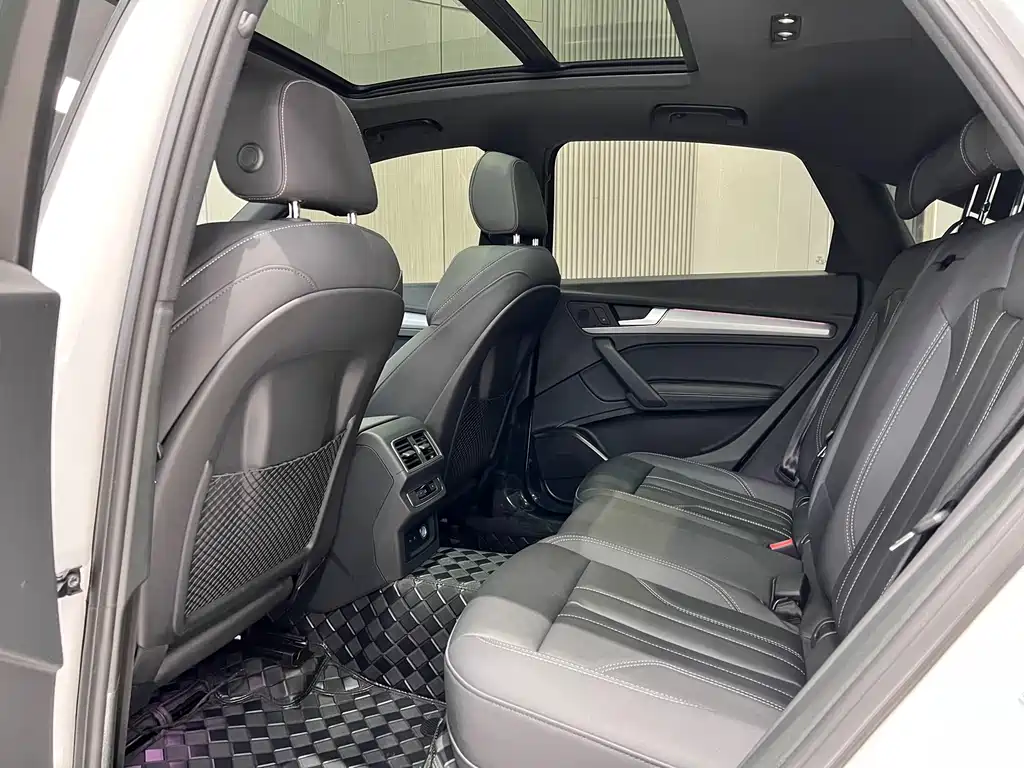 Audi Q5L Sportback — фото 8