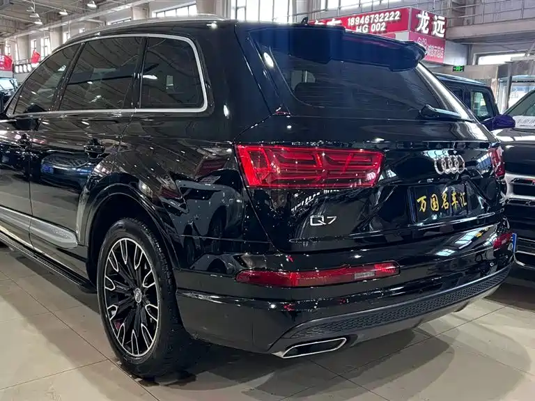 Audi Q7 — фото 5