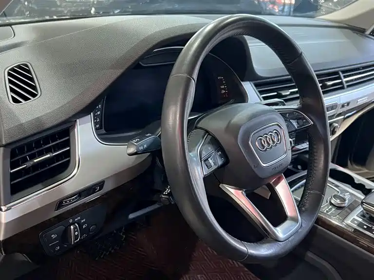 Audi Q7 — фото 8