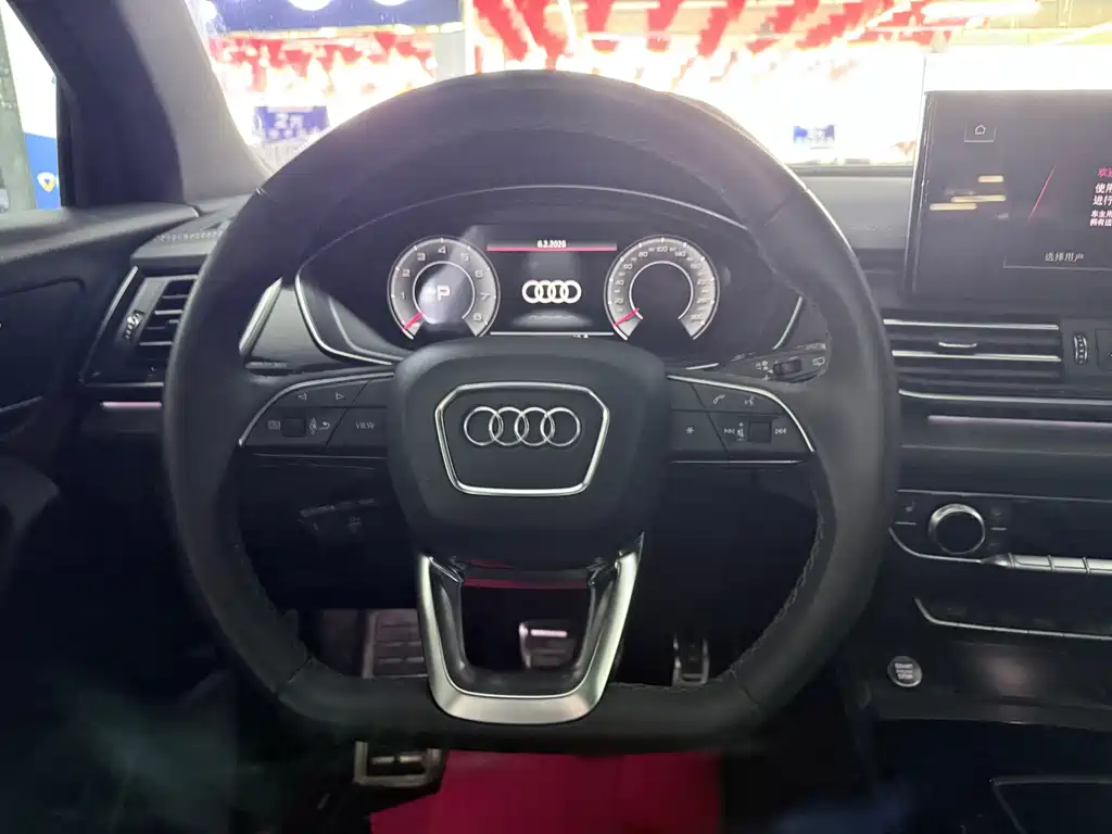 Audi Q5L — фото 14