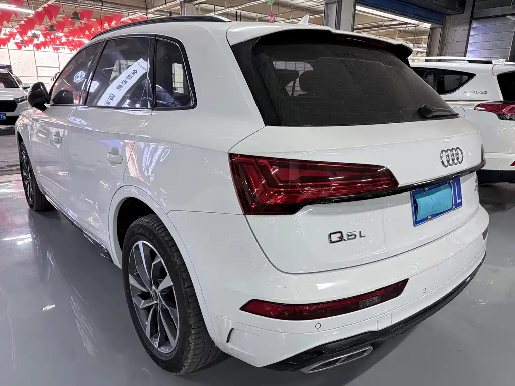 Audi Q5L — фото 18