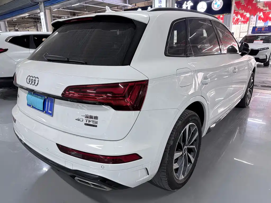 Audi Q5L — фото 20