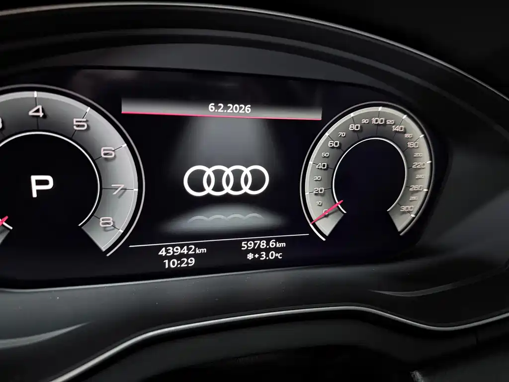 Audi Q5L — фото 10