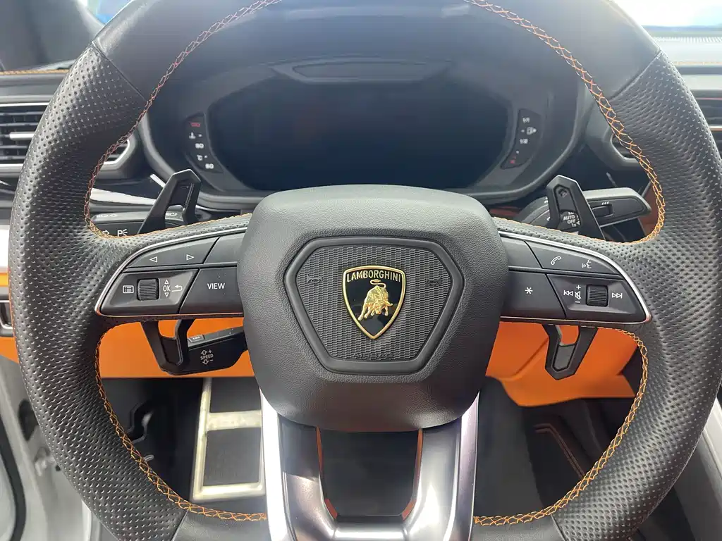 Lamborghini Urus — фото 8