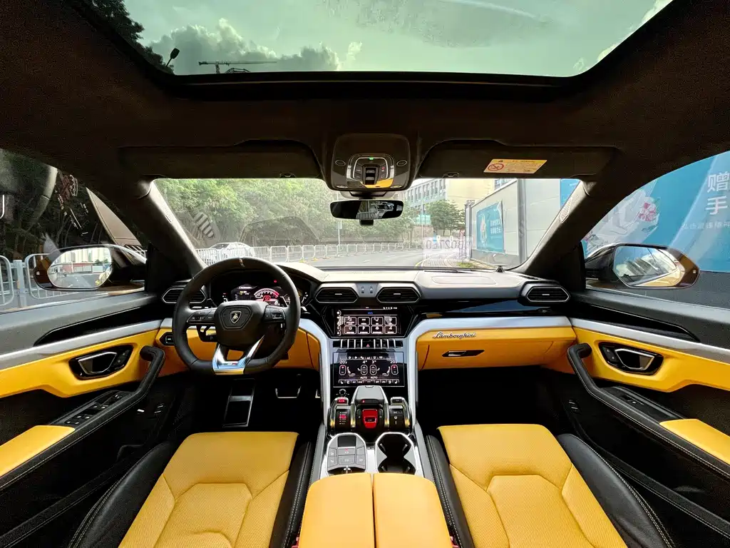 Lamborghini Urus — фото 11