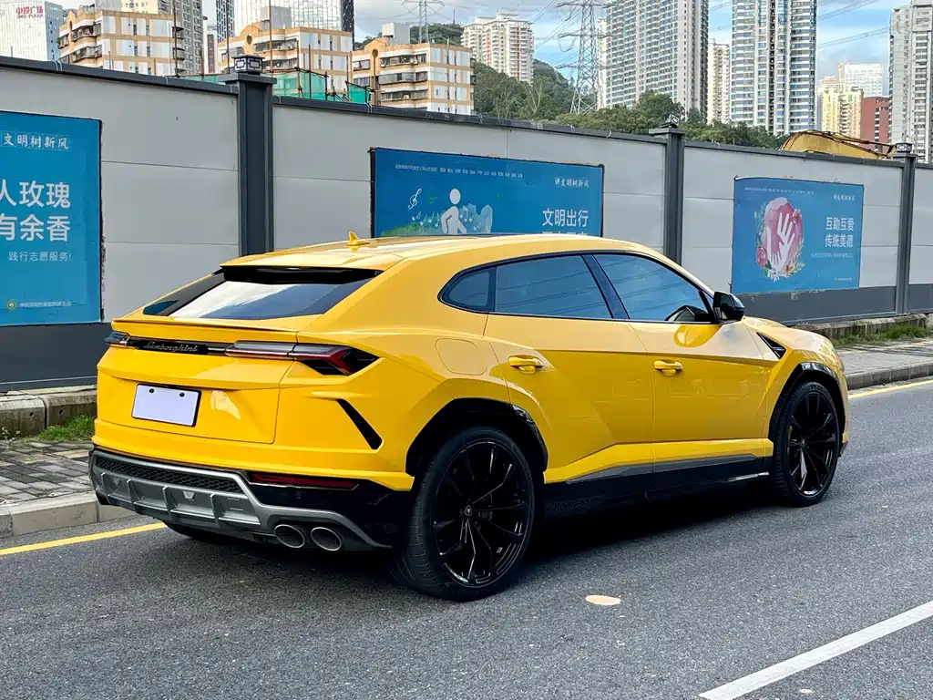 Lamborghini Urus — фото 6