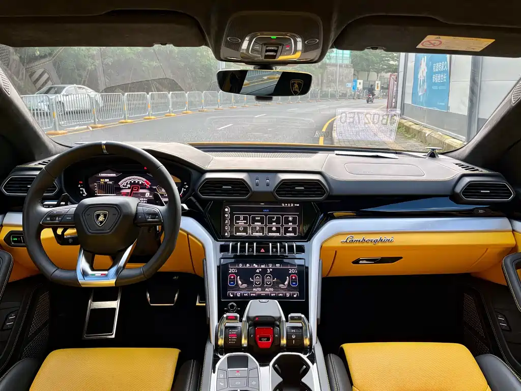 Lamborghini Urus — фото 10