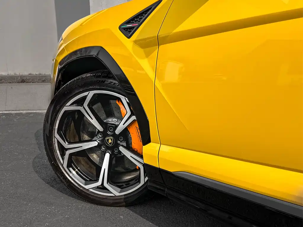 Lamborghini Urus — фото 8