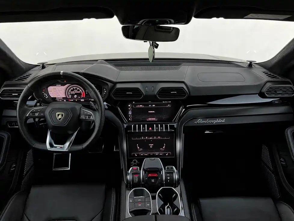 Lamborghini Urus — фото 10