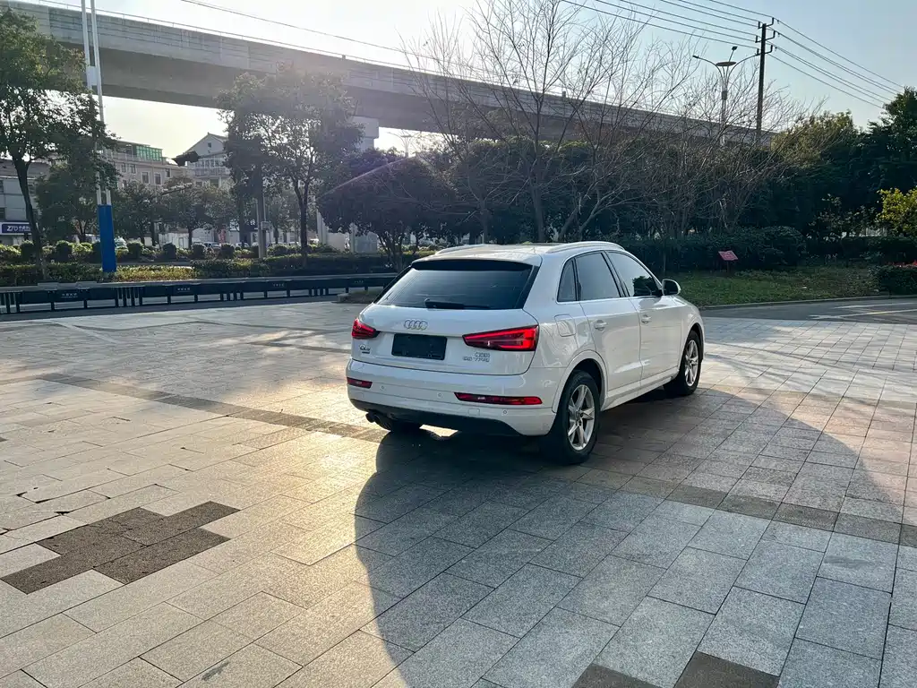 Audi Q3 — фото 14