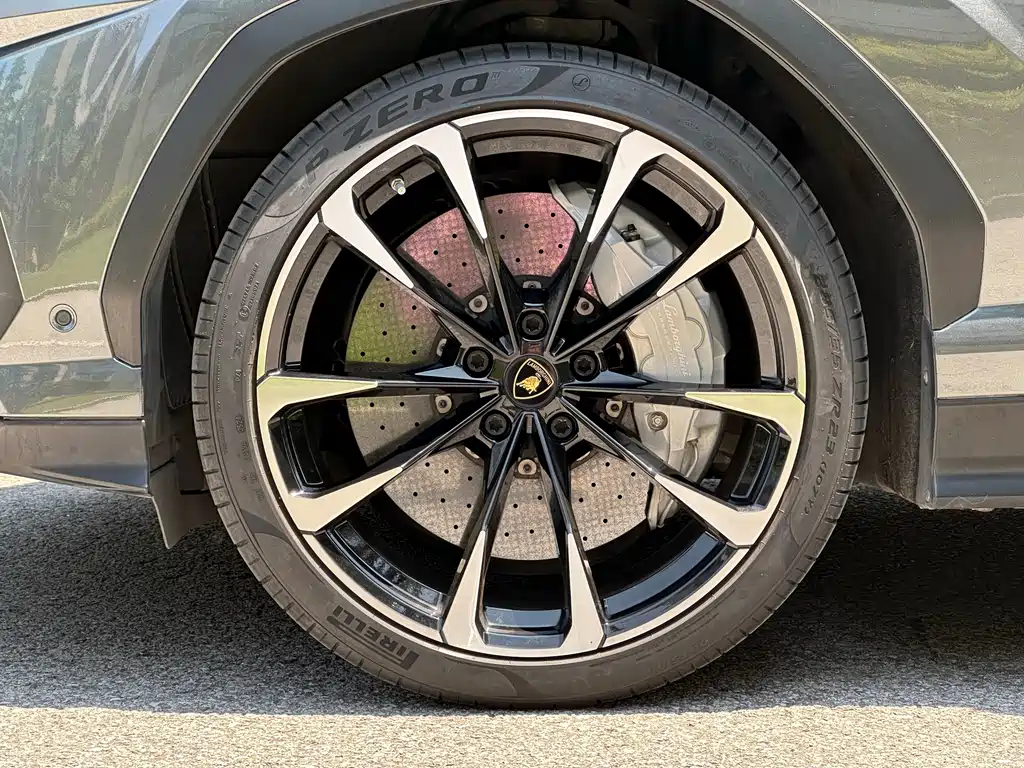 Lamborghini Urus — фото 5