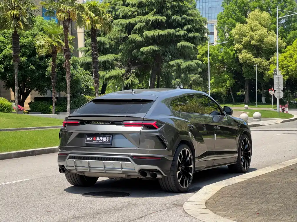 Lamborghini Urus — фото 8