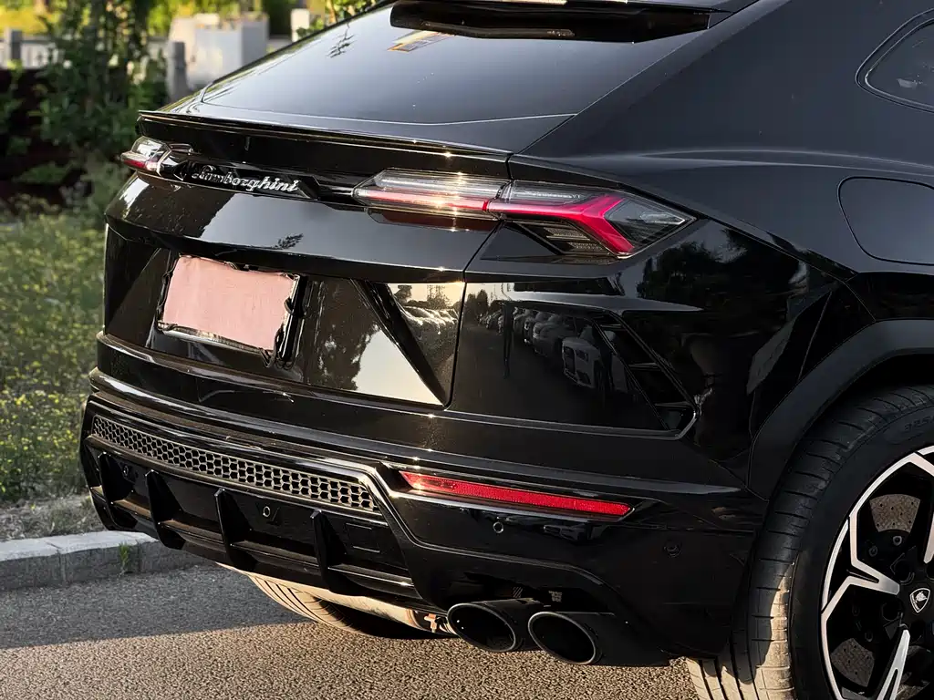 Lamborghini Urus — фото 15
