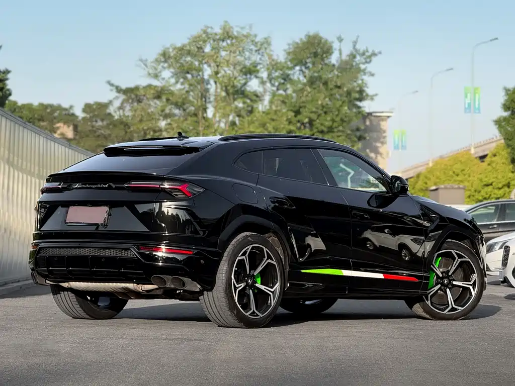 Lamborghini Urus — фото 18