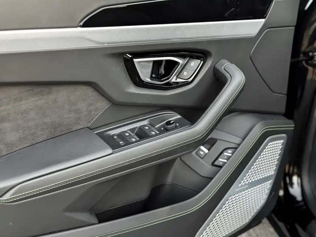 Lamborghini Urus — фото 8